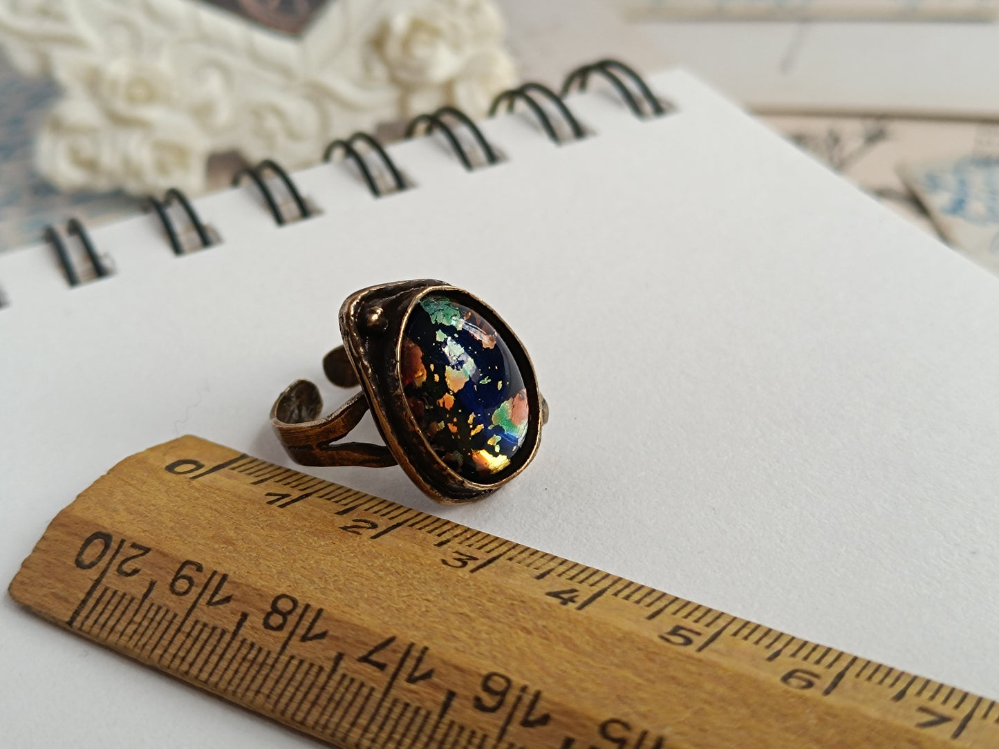 Bague cabochon opale de feu haleine de dragons bronze antique